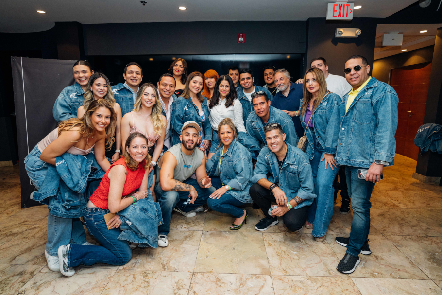 Kia y Manuel Turizo celebran el éxito de "Kia x Manuel Turizo – ¡La Experiencia!" Con fans en Miami - Article cover image.