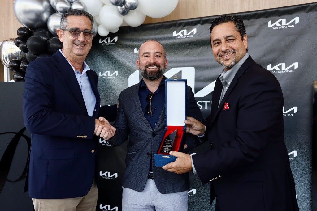 Kia Puerto Rico reconocido con el Platinum Prestige Dealer Award - Article cover image.