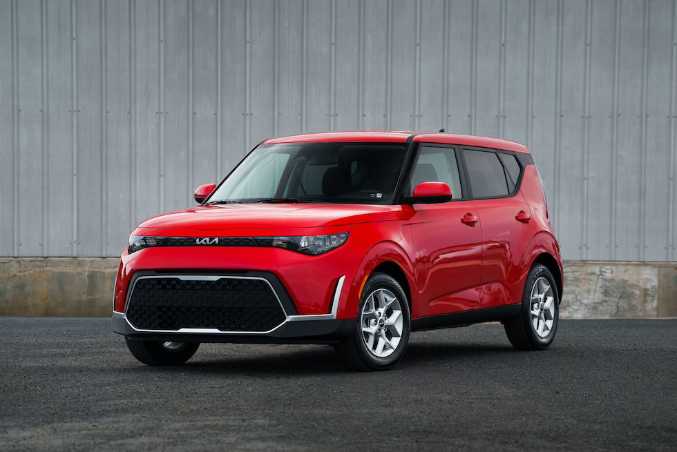 Kia Sorento y Soul reconocidos por editores de Cars.com - Article cover image.