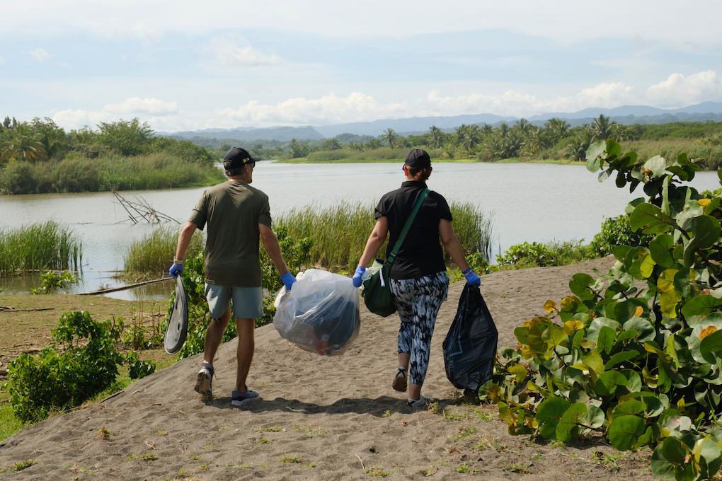 Kia se une a jornada de limpieza ambiental con Scuba Dogs Society - Article cover image.